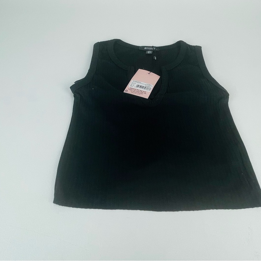 NOTCH NECK SLEEVELESS CROP TOP black - Picture 2 of 5